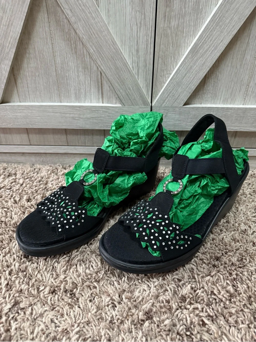 Skechers Rumblers Queen B Black Wedge Sandals Rhinestone NWOT Size 10